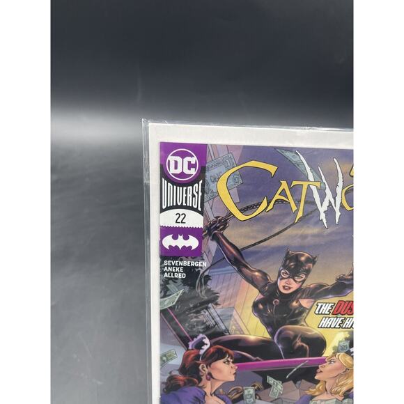 DC Comics Universe Watch Out, Catwoman! The Dust Bunnies. No.22 June 2020 Lot #2 - Picture 4 of 5